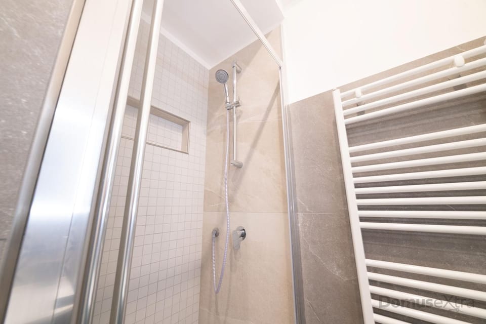 Shower, Bathroom, internet