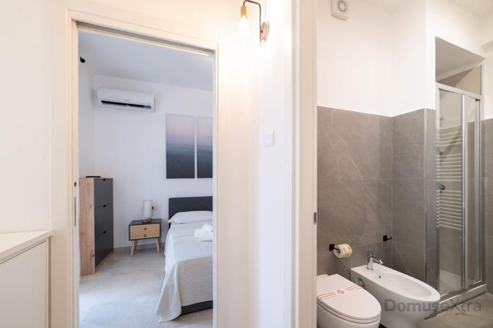 Shower, Toilet, Bed, Bathroom, Photo of the whole room, bidet, towels, air conditioner