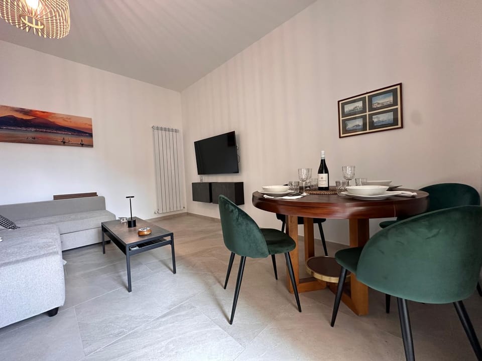 TV and multimedia, Living room, Dining area