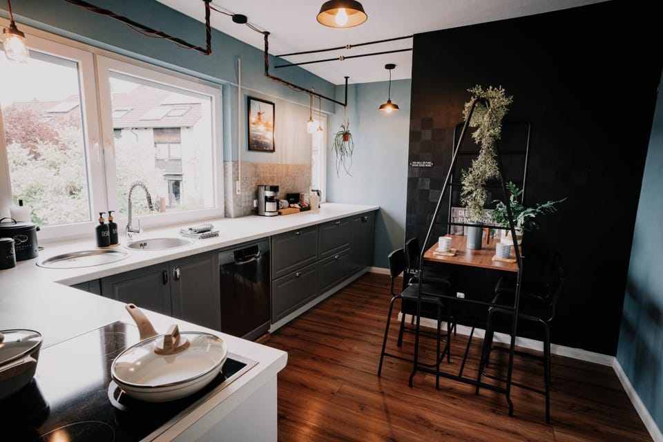 Kitchen or kitchenette, Dining area, pet friendly, stove