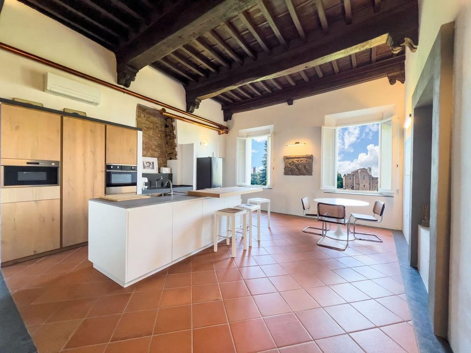 Kitchen or kitchenette, Dining area, oven, stove