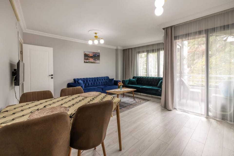 TV and multimedia, Living room, Seating area, Dining area