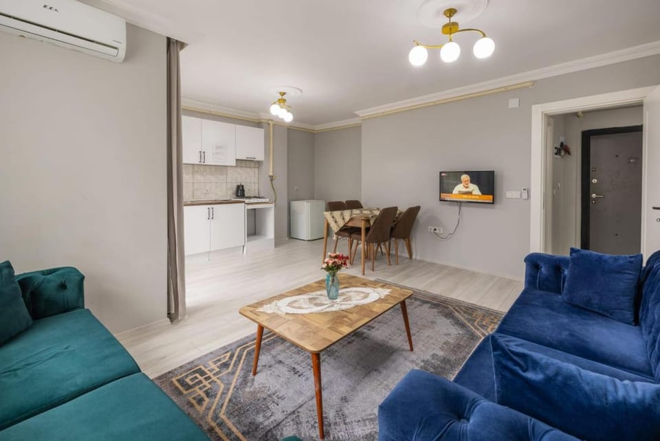 Kitchen or kitchenette, Seating area, Dining area, stove