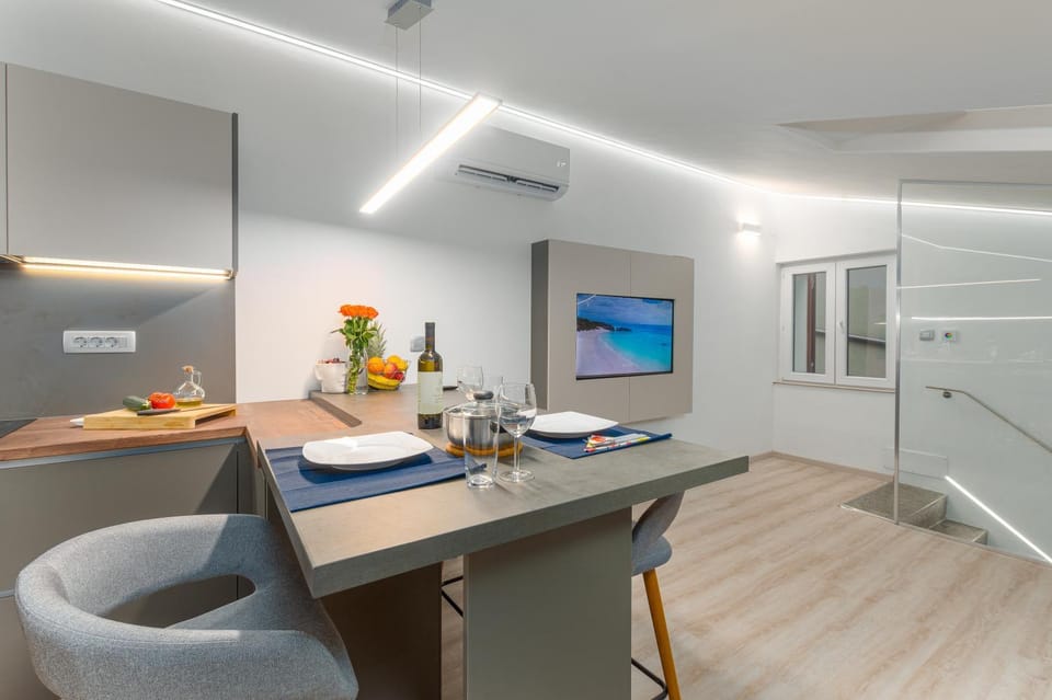 Kitchen or kitchenette, Living room, Dining area