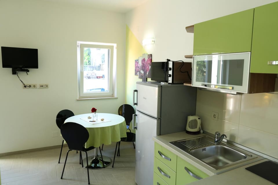 TV and multimedia, Kitchen or kitchenette, Dining area