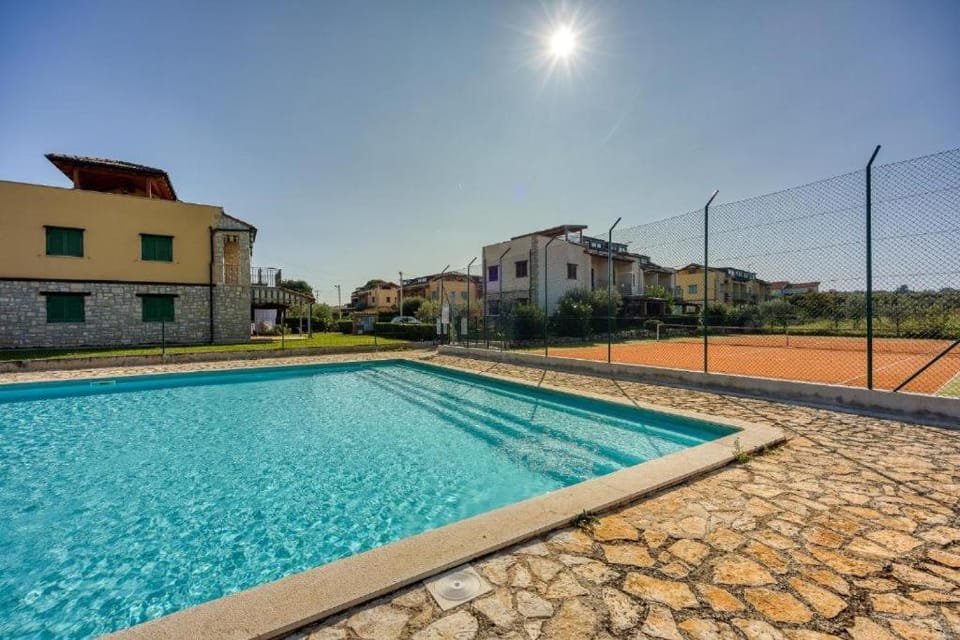 Apartment BELLA VISTA with swimming pool and tennis court Apartment in Istria County