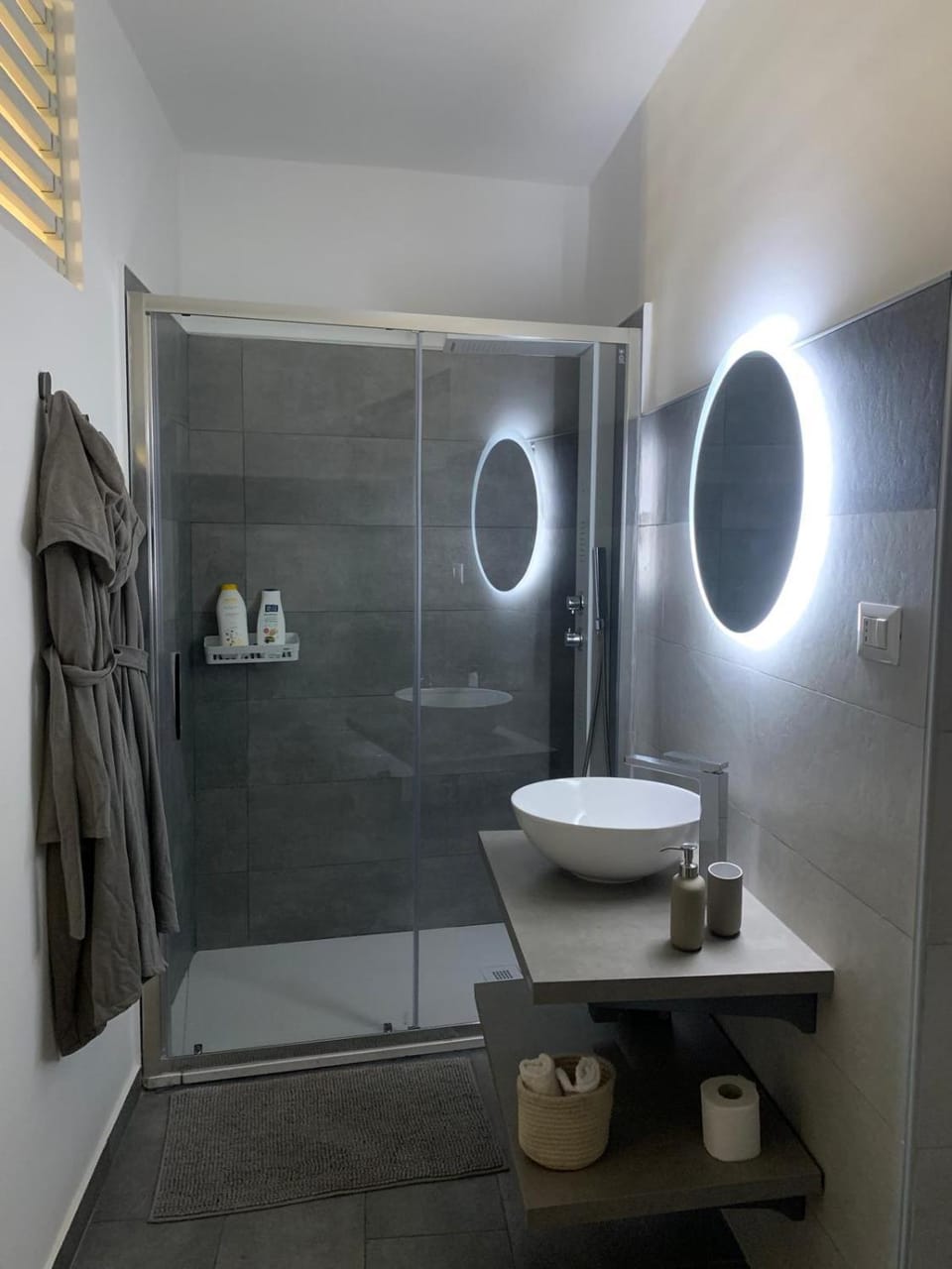 Shower, Bathroom, towels