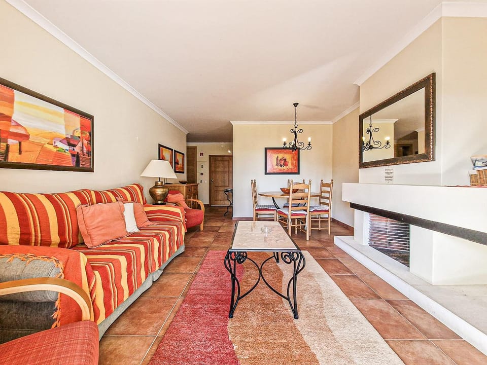 TV and multimedia, Living room, Seating area, flat iron