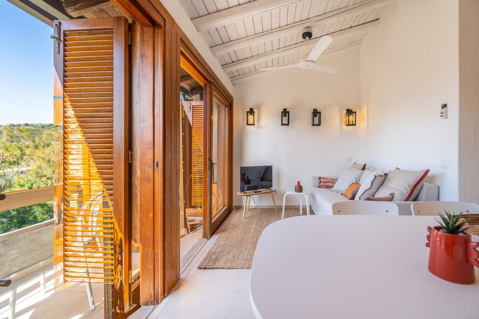 Patio, Communal lounge/ TV room, TV and multimedia, Balcony/Terrace, Living room, Seating area, air conditioner