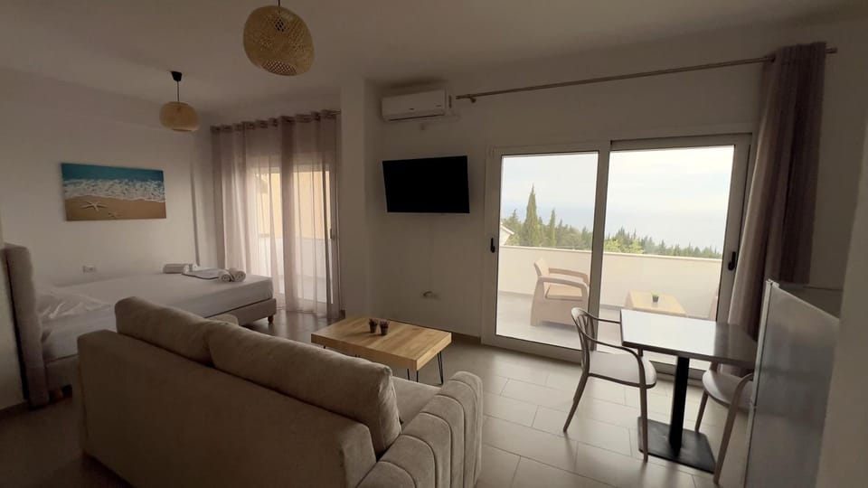Bed, TV and multimedia, Seating area, Sea view, air conditioner