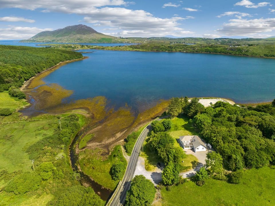 Property building, Neighbourhood, Natural landscape, Bird's eye view, Sea view