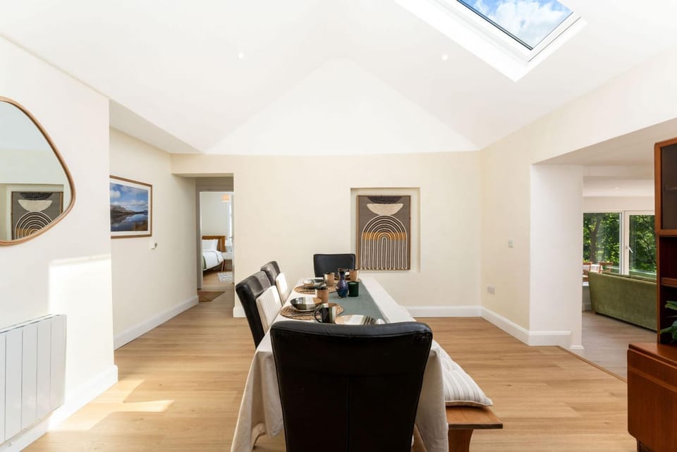 Seating area, Dining area