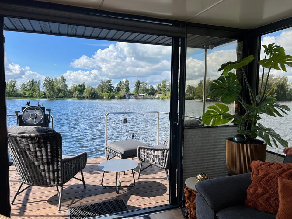 Day, Natural landscape, View (from property/room), Balcony/Terrace, Seating area, Lake view, River view