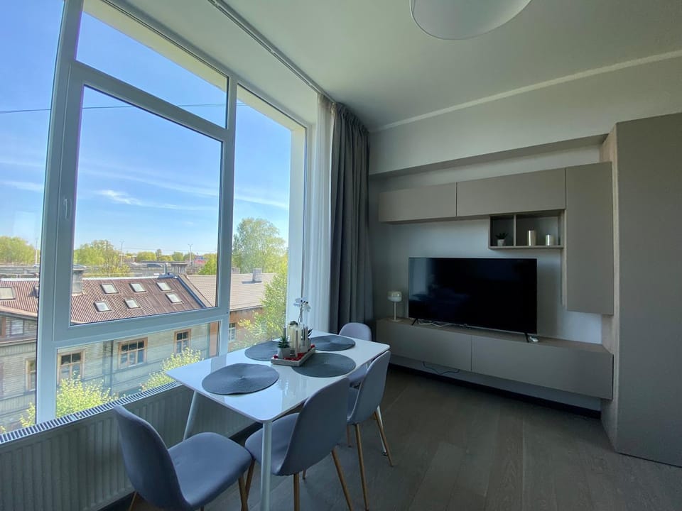 TV and multimedia, View (from property/room), Living room, Seating area, Dining area