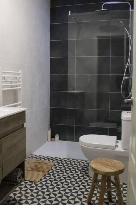 Shower, Toilet
