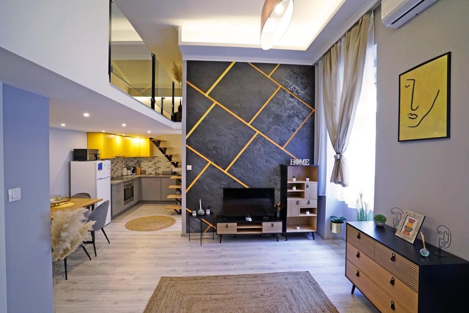 TV and multimedia, Living room, Seating area, air conditioner