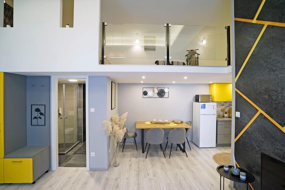 Kitchen or kitchenette, Seating area, Dining area