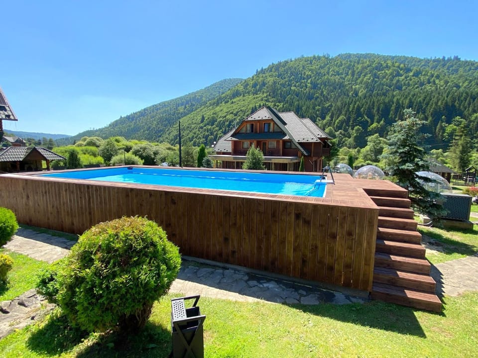 On site, Area and facilities, Swimming pool