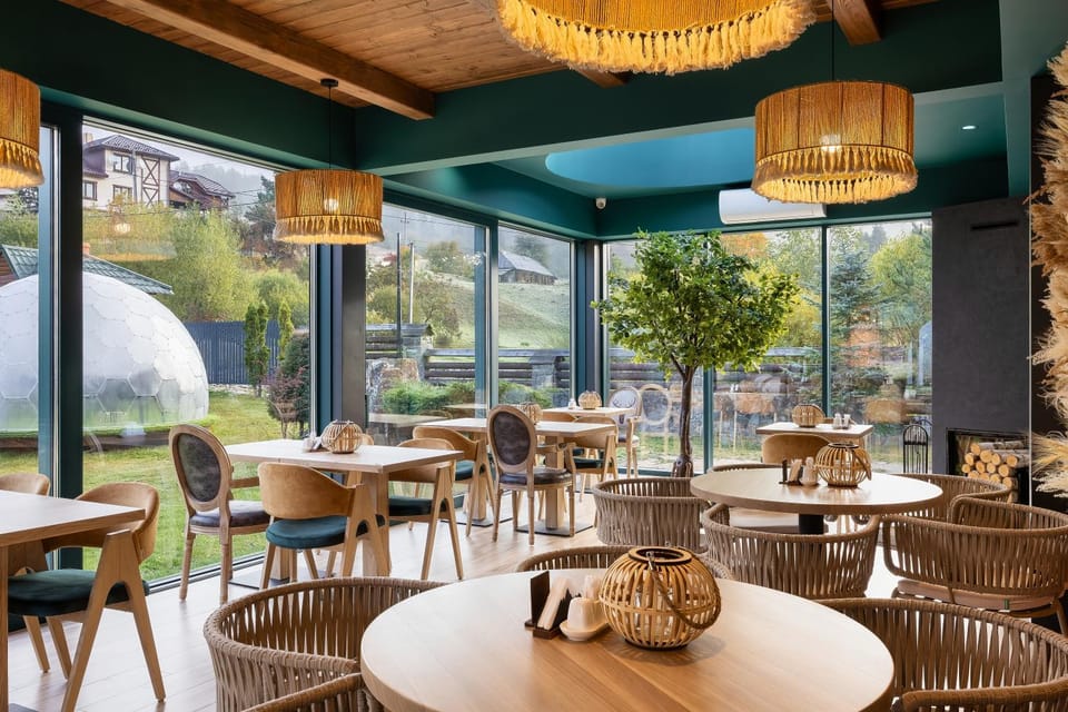 Restaurant/places to eat, Day, Seating area, Garden view