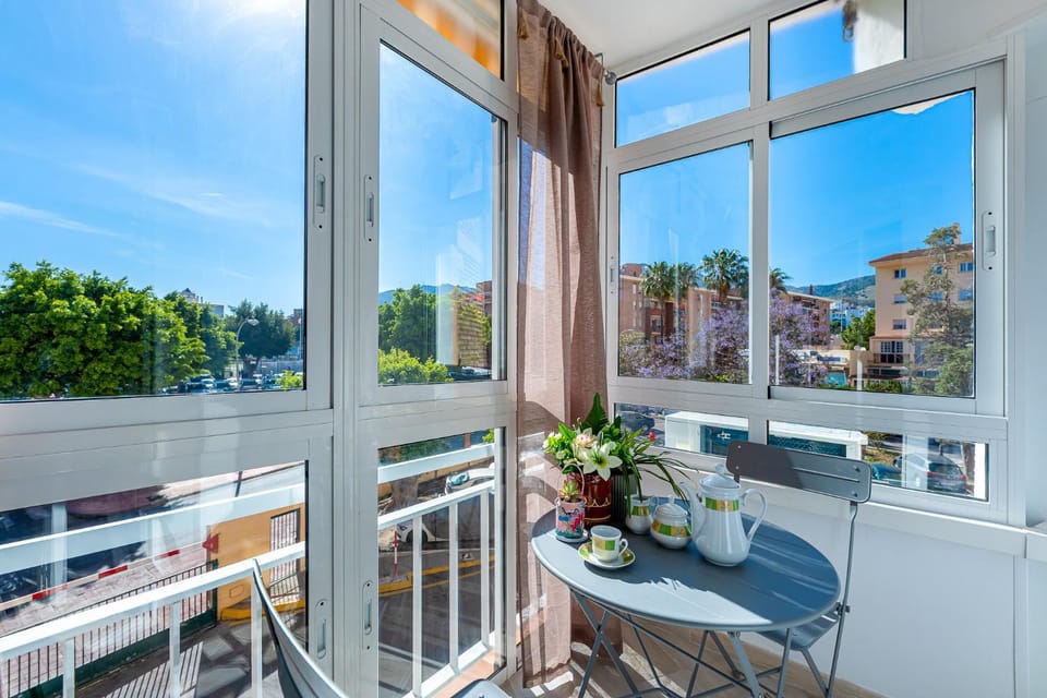 797 Holiday Rentals - Apartamento para 3 en Piscis con piscinas Apartment in Torremolinos