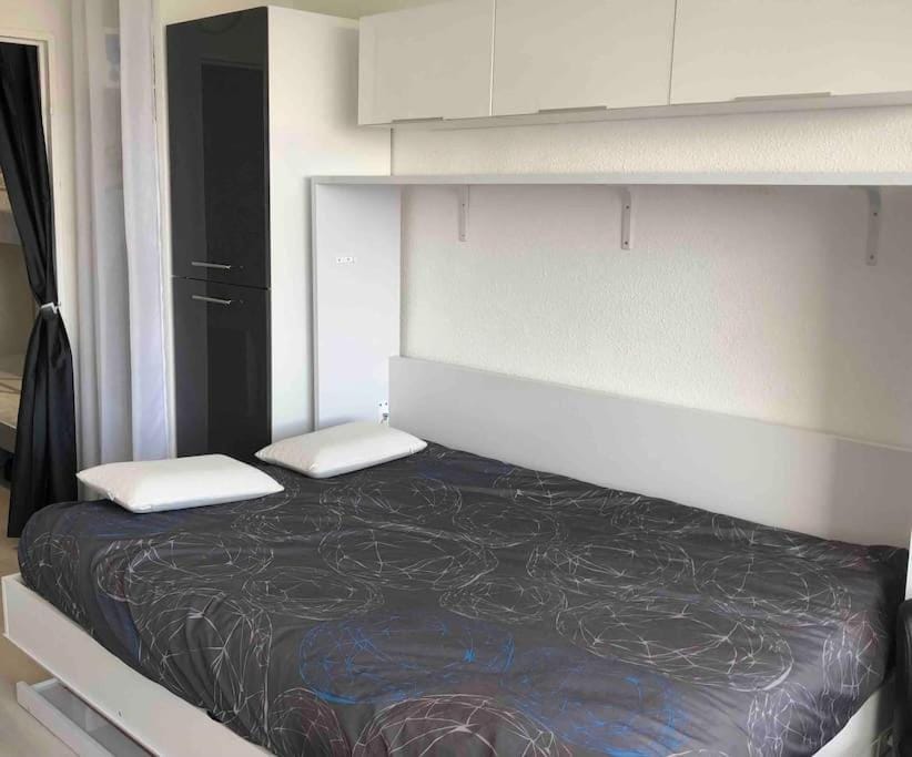 studio - balcon plein sud - parking - centre port Apartment in Agde