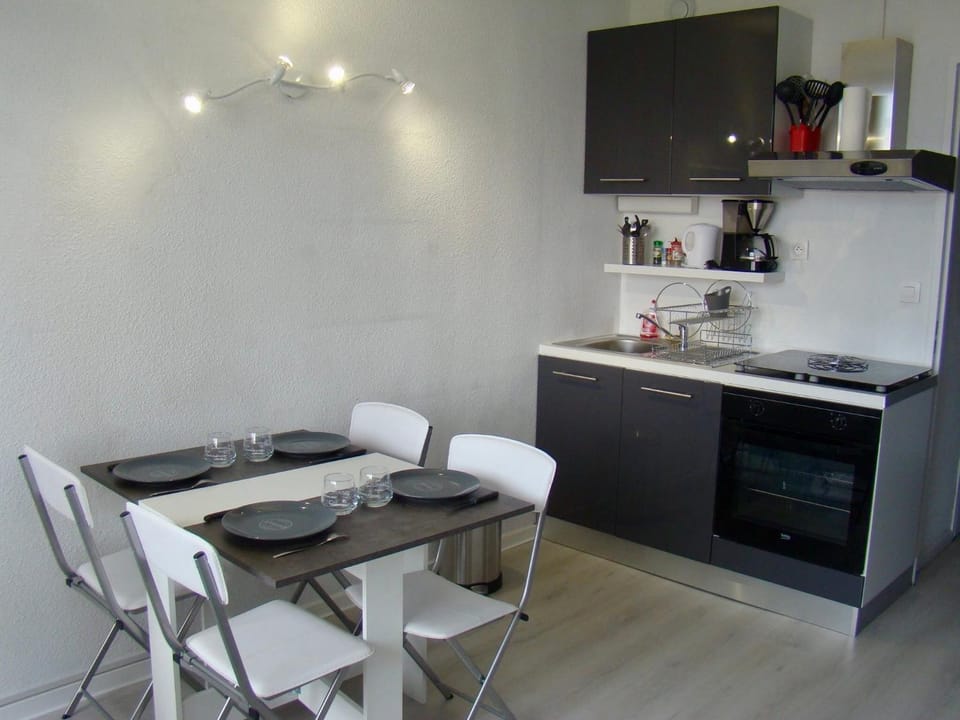 studio - balcon plein sud - parking - centre port Apartment in Agde