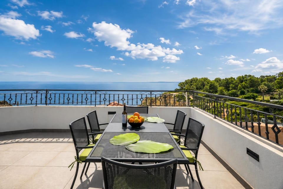 Natural landscape, Balcony/Terrace, Seating area, Dining area, Sea view