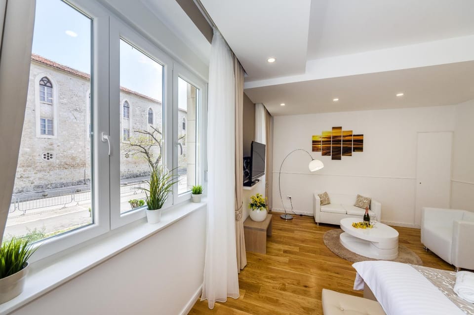 Seating area, City view