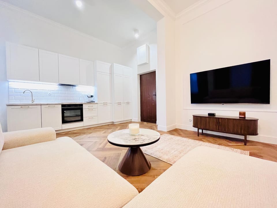 TV and multimedia, Kitchen or kitchenette, Living room, Photo of the whole room, Seating area, pet friendly