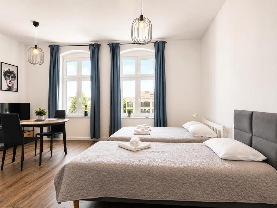 Bed, Living room, Photo of the whole room, Seating area, Bedroom, towels