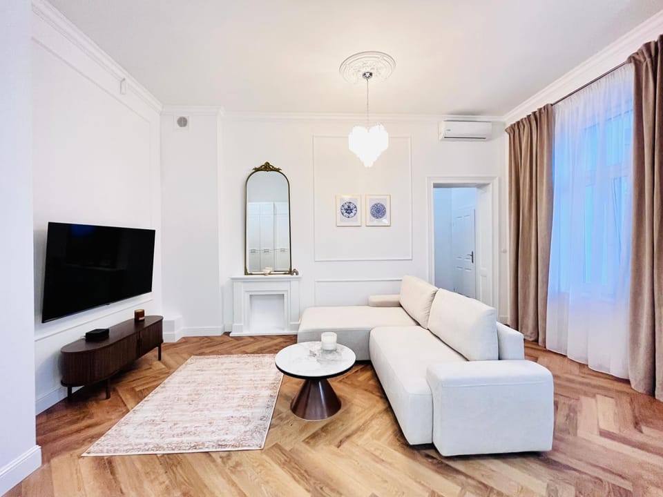 Communal lounge/ TV room, TV and multimedia, Living room, Photo of the whole room, Seating area, Evening entertainment, air conditioner