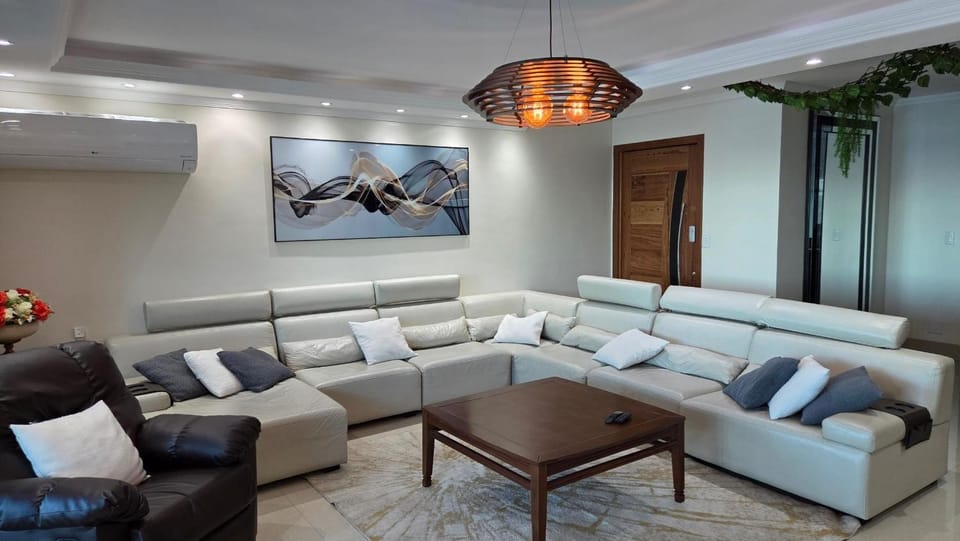 Dreams’ Refuge! Private Beach and 5-Star Leisure at Porto Real Apartment in Mangaratiba