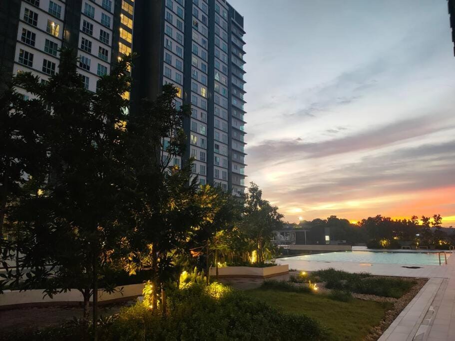 Property building, Garden, Garden view, Swimming pool, Sunset
