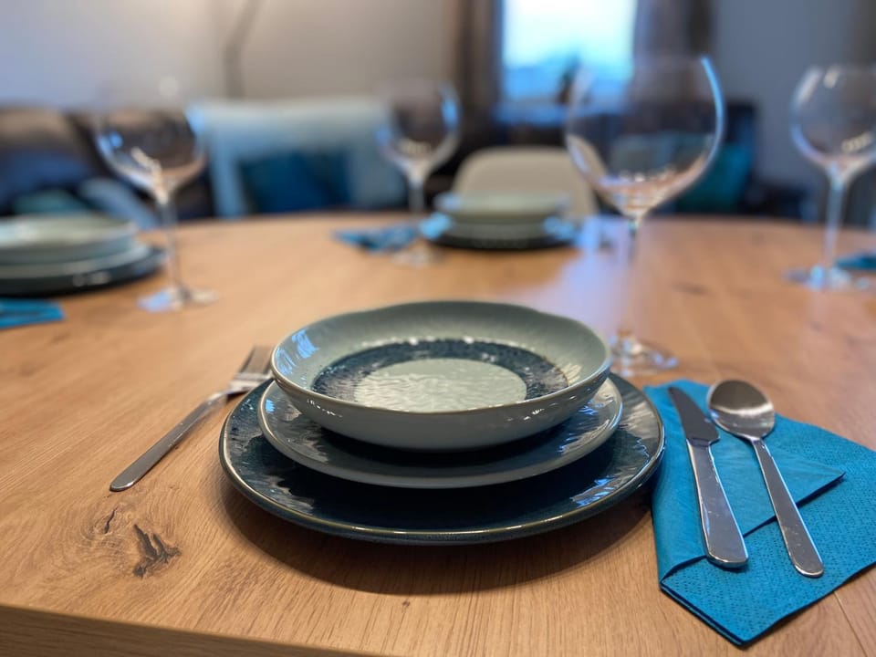 Dining area, Food
