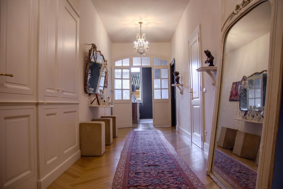 Nearby landmark, Communal lounge/ TV room, Facade/entrance, Day, Library, Library, TV and multimedia, Coffee/tea facilities, Living room, Seating area, Landmark view, Landmark view, Breakfast, Breakfast, Time of day, furniture, furniture, hair dryier, heating, heating, internet, internet, towels, towels, air conditioner, air conditioner