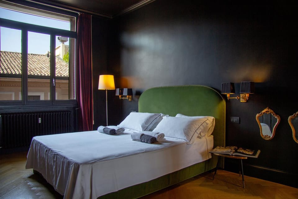 Nearby landmark, Communal lounge/ TV room, Bed, Day, Library, Library, TV and multimedia, Bedroom, Landmark view, Landmark view, Time of day, furniture, furniture, hair dryier, heating, heating, internet, internet, locker, towels, towels, wardrobe, air conditioner, air conditioner