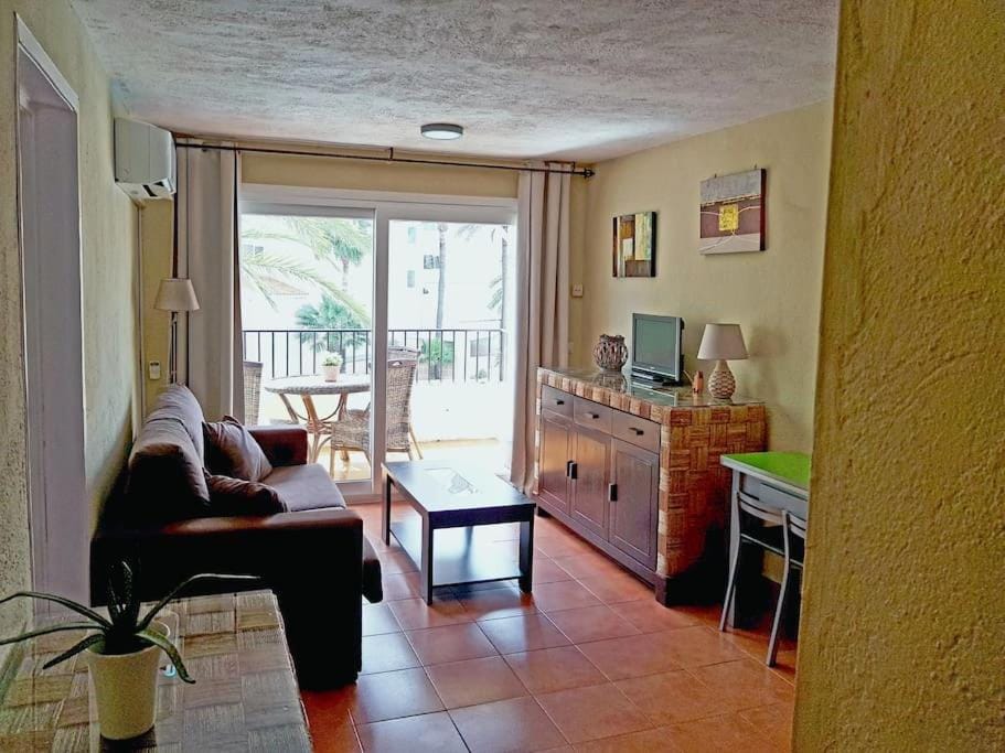 APT. ENTREMARES 1ª LINEA, WIFI, SMART TV Apartment in Roquetas de Mar