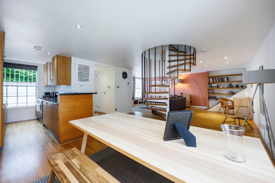 Kitchen or kitchenette, Living room, Seating area, Dining area