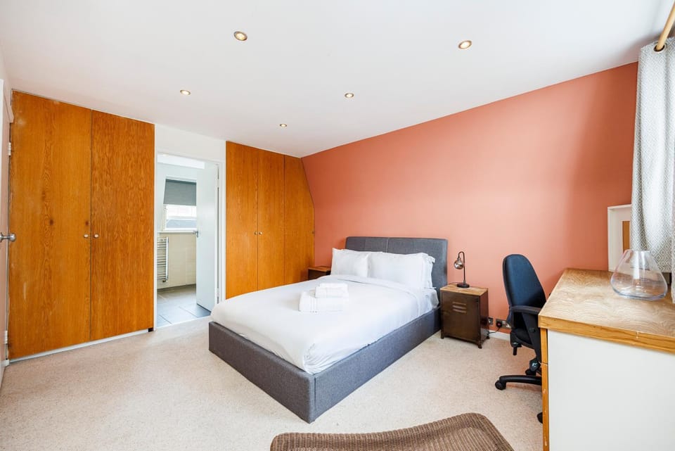 Bed, Photo of the whole room, Bedroom, wardrobe