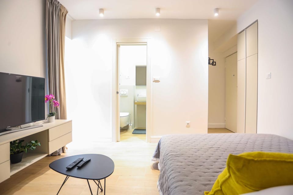 Bed, Living room, Photo of the whole room, Seating area, Bedroom, wardrobe