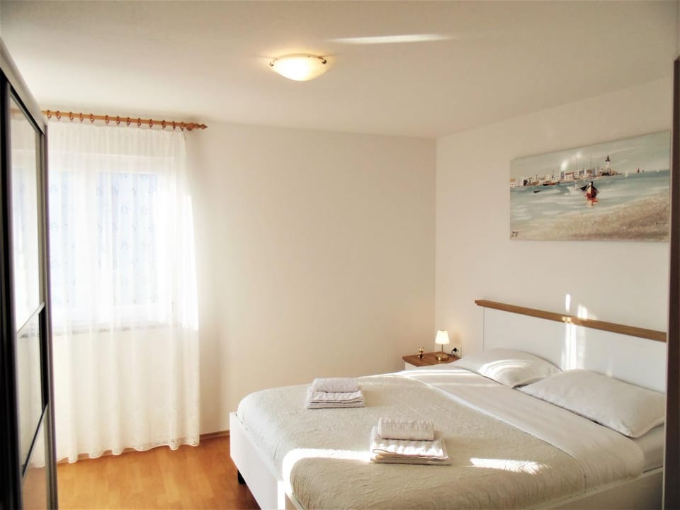 Balcony/Terrace, Bedroom, furniture, towels