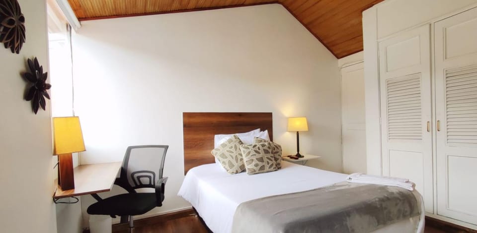Staff, Balcony/Terrace, Photo of the whole room, furniture, internet, room service, towels