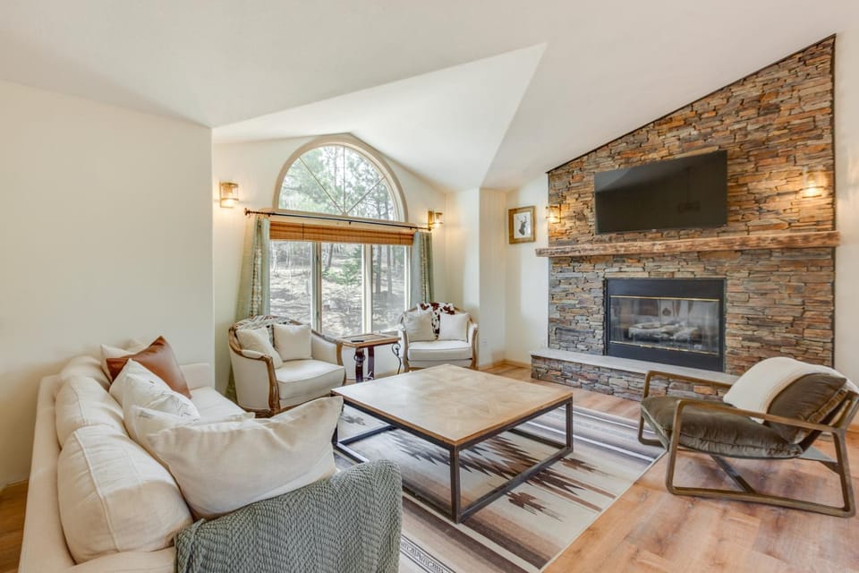 Angel Fire Rental Cabin w/ Hot Tub & Mountain View Cabin in Angel Fire