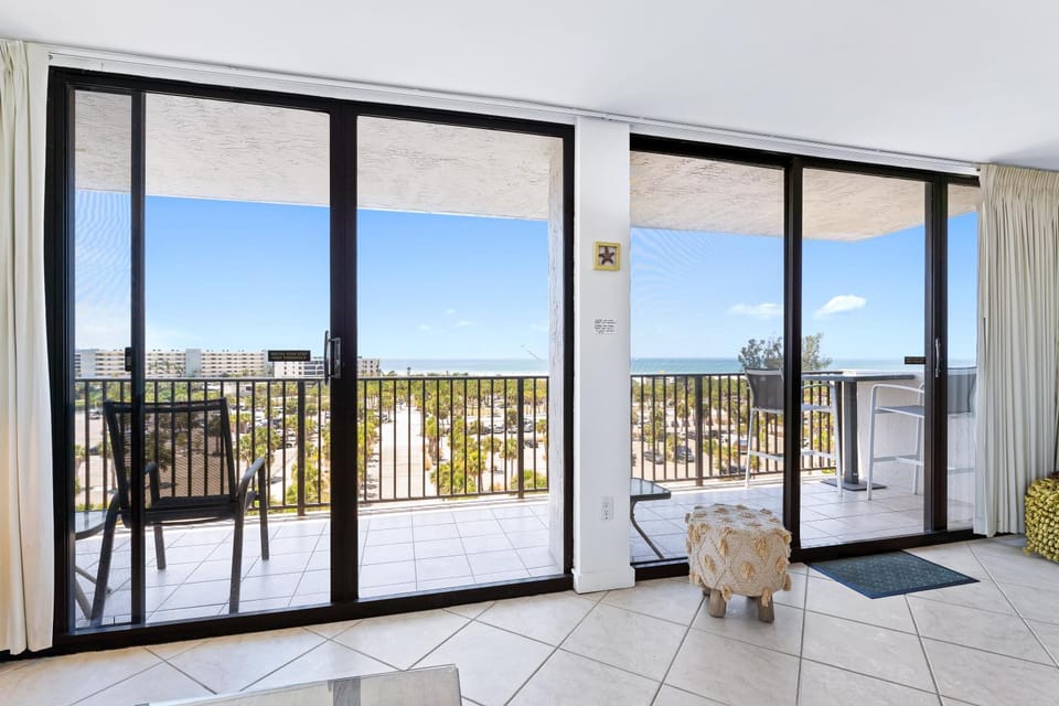 Living room, Sea view