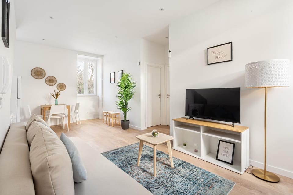 Communal lounge/ TV room, TV and multimedia, Living room, Seating area, Evening entertainment