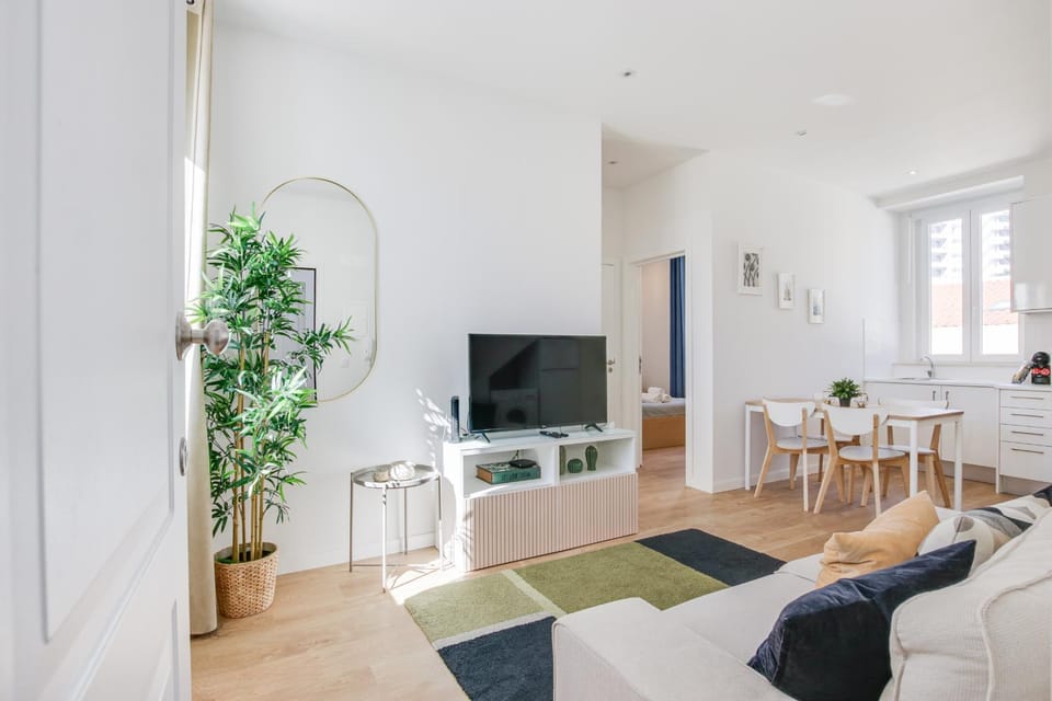 Communal lounge/ TV room, TV and multimedia, Living room, Seating area, Dining area, Evening entertainment