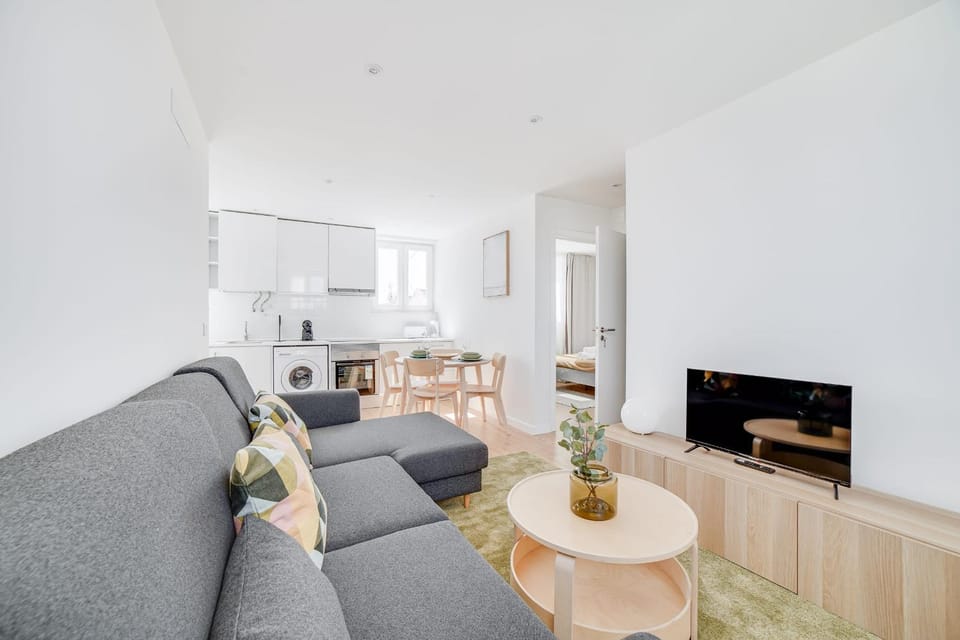 TV and multimedia, Kitchen or kitchenette, Living room, Seating area, Dining area