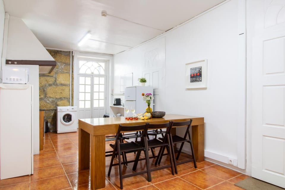 Porto 61 - Bright 2BR w/ Balcony by LovelyStay Apartment in Porto