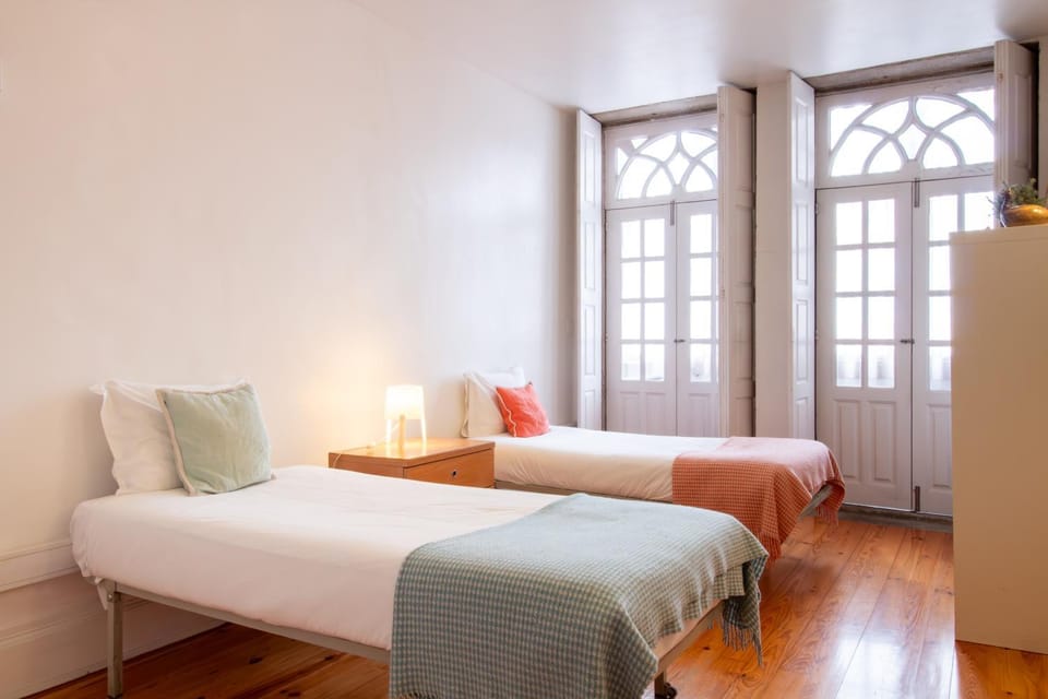 Porto 61 - Bright 2BR w/ Balcony by LovelyStay Apartment in Porto