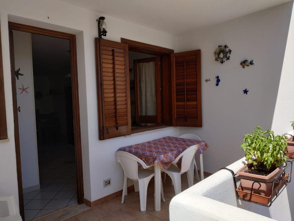 Property building, Summer, BBQ facilities, Solarium, Balcony/Terrace, Dining area, Breakfast, Sunrise